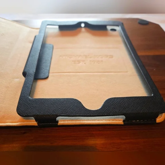 NWOT | Michael Kors | Leather Tablet Case | Black w/ Cream Interior & Gold Logo - Picture 8 of 8